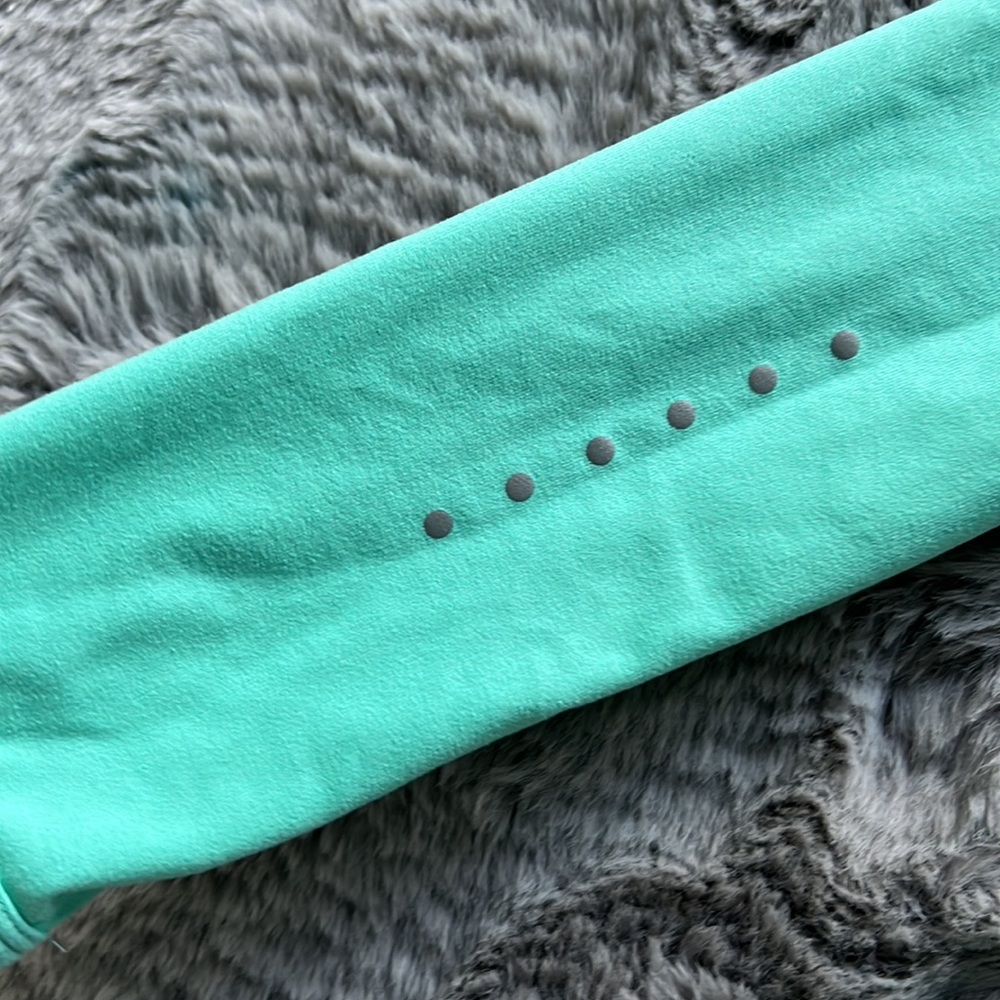 Nike - Picture 4 of 5